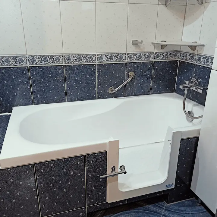 Badewanne mit Tür eingebaut 3