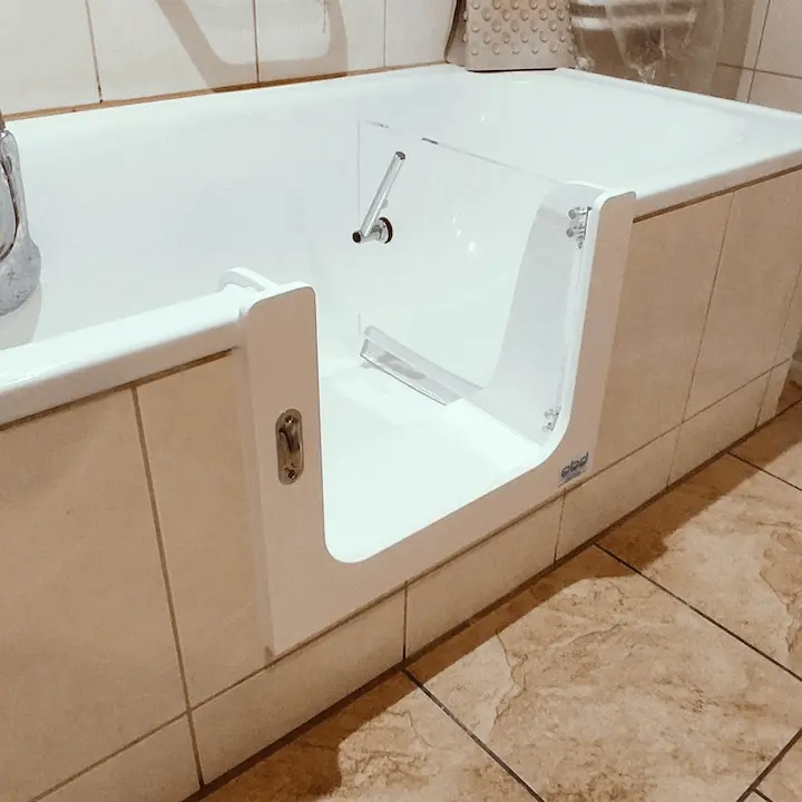 Badewanne mit Tür eingebaut 5