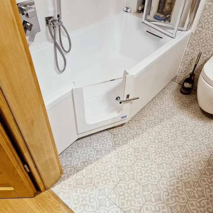 Badewanne mit Tür eingebaut 6